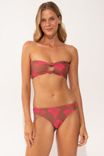 Cargar imagen en el visor de la galería, Model Front: Wednesday In Hawaii By Rio De Sol Sostén Top Pua-Coco-Guava Lani
