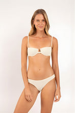 Cargar imagen en el visor de la galería, Model Front: Rio De Sol Sostén Top Brisa-Offwhite Juliette
