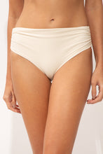 Cargar imagen en el visor de la galería, Gallery: Rio De Sol Bragas Bottom Malibu-Natural Amy
