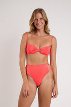 Cargar imagen en el visor de la galería, Model Front: Rio De Sol Conjunto Set Malibu-Folia Bandeau-Iris Highwaist-Spin-Iris
