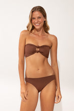 Cargar imagen en el visor de la galería, Model Front: Wednesday In Hawaii By Rio De Sol Sostén Top Coco Lani
