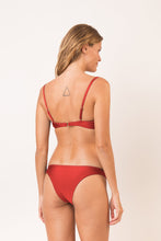 Cargar imagen en el visor de la galería, Model Back: Rio De Sol Conjunto Set Shimmer-Liquor Bandeau-Joy Essential
