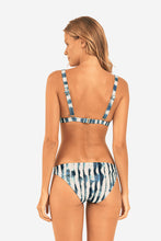 Cargar imagen en el visor de la galería, Model Back: Rio De Sol Bragas Bottom Azule Essential-Comfy
