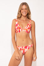Cargar imagen en el visor de la galería, Model Front: Rio De Sol Sostén Top Mirage Chantal
