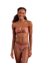 Cargar imagen en el visor de la galería, Model Front: Rio De Sol Conjunto Set Shimmer-Copper Bandeau-Joy Essential
