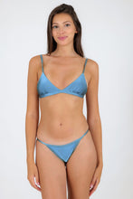 Cargar imagen en el visor de la galería, Model Front: Rio De Sol Sostén Top Shimmer-Baltic-Sea Tri-Fixo
