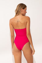 Cargar imagen en el visor de la galería, Model Back: Wednesday In Hawaii By Rio De Sol Una Pieza Guava Aloha
