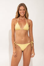 Cargar imagen en el visor de la galería, Model Front: Rio De Sol Bragas Bottom Drift-Butterglow Lacinho
