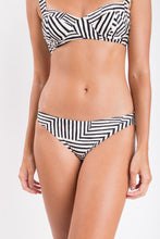 Cargar imagen en el visor de la galería, Bottom Collage Essential-Comfy
