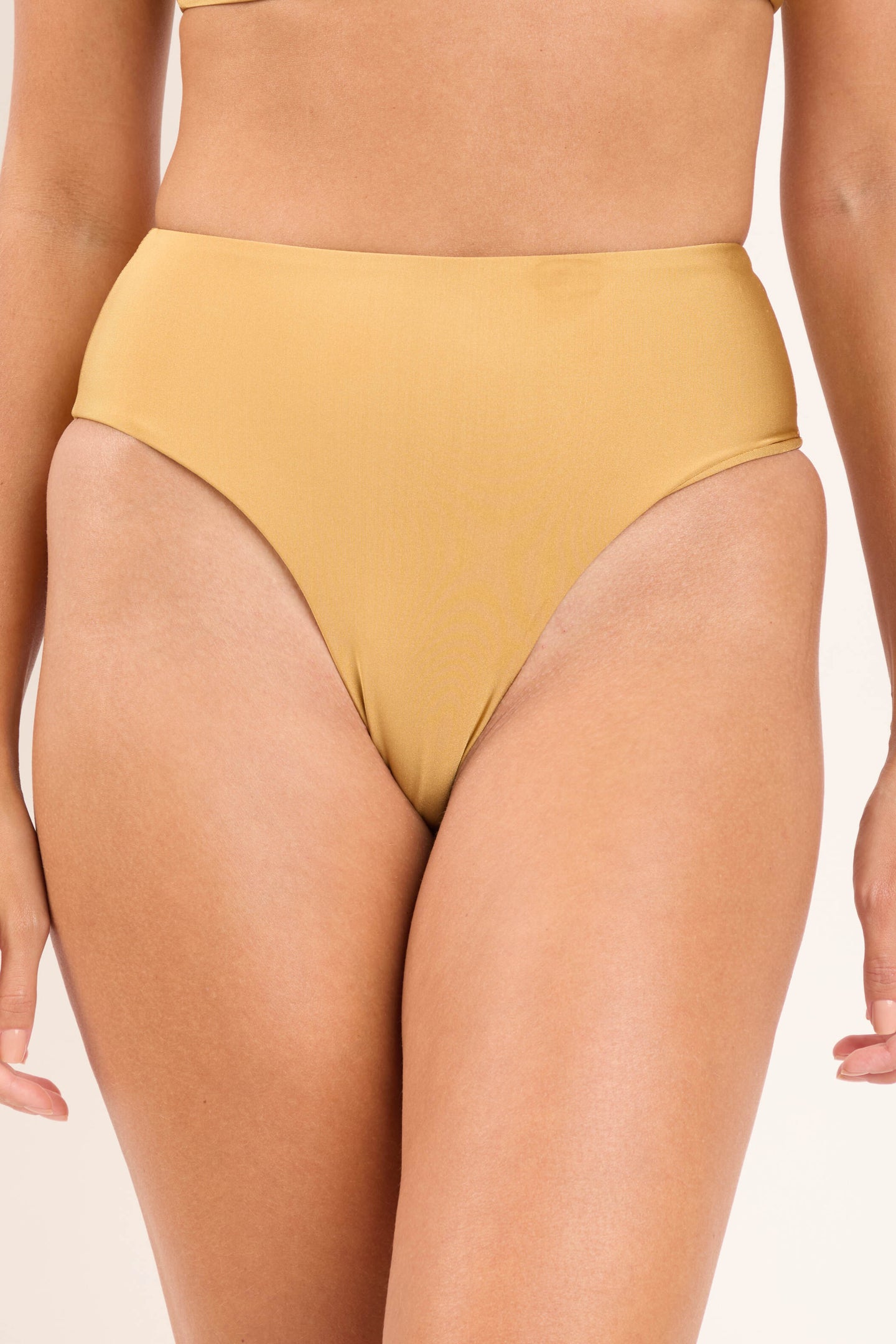 Bottom Fluity-Dourado Hotpants