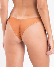 Cargar imagen en el visor de la galería, Bottom Nocciola Italy
