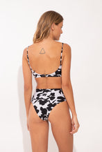 Cargar imagen en el visor de la galería, Bottom Poppy Hotpants
