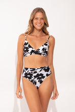 Cargar imagen en el visor de la galería, Bottom Poppy Hotpants
