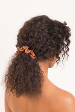 Cargar imagen en el visor de la galería, Nocciola Scrunchie
