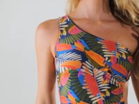 Cargar y reproducir el video en el visor de la galería, Video: Rio De Sol Una Pieza Jungle Maeve
