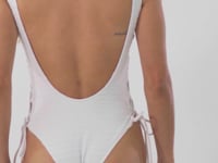 Cargar y reproducir el video en el visor de la galería, Memphis-White Zoe

