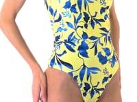 Cargar y reproducir el video en el visor de la galería, Video: Rio De Sol Una Pieza Lemon Flower One Shoulder
