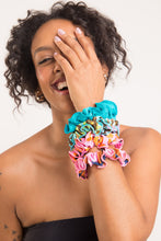 Cargar imagen en el visor de la galería, Image 02: Rio De Sol Accesorios Para El Cabello Amore-Pink Scrunchie
