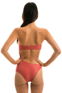 Model Back: Rio De Sol Una Pieza Body Kiwanda Madras Rio