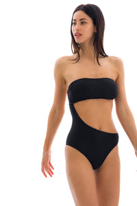 Model Front: Rio De Sol Una Pieza Body Kiwanda Preto Rio