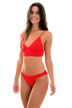 Cargar imagen en el visor de la galería, Model Front: Rio De Sol Bragas Bottom Cotele-Tomate Comfy
