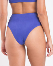 Cargar imagen en el visor de la galería, Image 05: Rio De Sol Bragas Bottom Malibu-Indigo Highwaist-Spin
