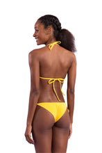 Cargar imagen en el visor de la galería, Model Back: Rio De Sol Bragas Bottom Malibu-Yellow Cheeky-Tie
