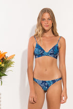 Cargar imagen en el visor de la galería, Model Front: Rio De Sol Bragas Bottom Reef Essential
