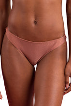 Cargar imagen en el visor de la galería, Gallery: Rio De Sol Bragas Bottom Shimmer-Copper Essential
