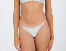 Cargar imagen en el visor de la galería, Gallery: Rio De Sol Bragas Bottom Shimmer-White California
