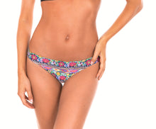 Cargar imagen en el visor de la galería, Model Front: Rio De Sol Bragas Calcinha Folk Strappy
