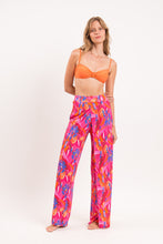 Cargar imagen en el visor de la galería, Model Front: Rio De Sol Pantalones De Playa Flavors Wide Pants
