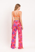 Cargar imagen en el visor de la galería, Model Back: Rio De Sol Pantalones De Playa Flavors Wide Pants
