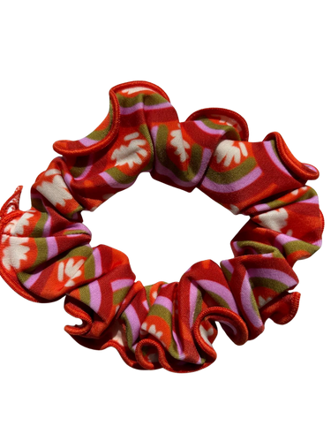 Product Front: Rio De Sol Accesorios Para El Cabello Floral-Scales Scrunchie