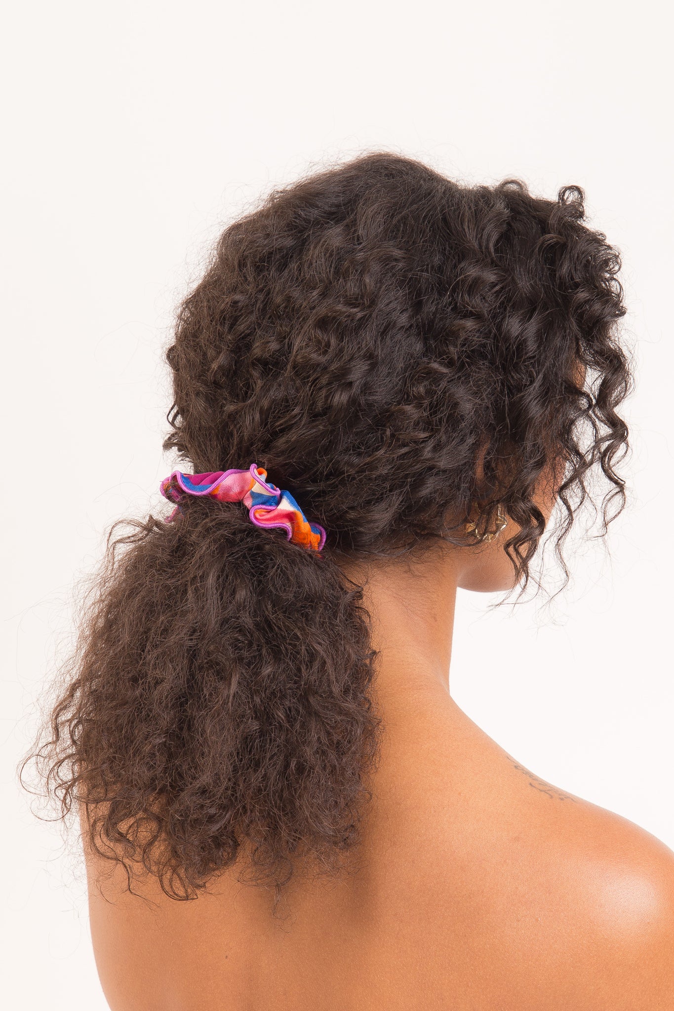 Model Front: Rio De Sol Accesorios Para El Cabello Funny Scrunchie
