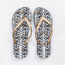 Cargar imagen en el visor de la galería, Product Front: Rio De Sol Chancletas Ikat Slim
