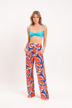 Cargar imagen en el visor de la galería, Model Front: Rio De Sol Pantalones De Playa Leaves Wide Pants
