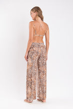 Cargar imagen en el visor de la galería, Model Back: Rio De Sol Pantalones De Playa Leopard Wide Pants
