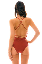 Cargar imagen en el visor de la galería, Model Back: Rio De Sol Una Pieza Liquor New Vegas
