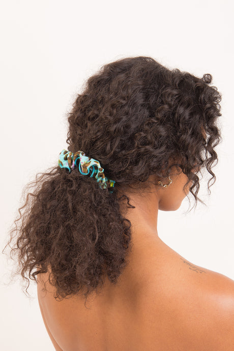 Model Front: Rio De Sol Accesorios Para El Cabello Morumbi Scrunchie