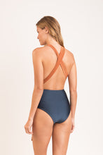Cargar imagen en el visor de la galería, Model Back: Rio De Sol Una Pieza Nocciola Marina
