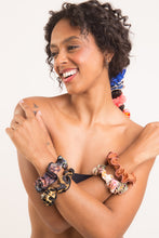 Cargar imagen en el visor de la galería, Image 03: Rio De Sol Accesorios Para El Cabello Nocciola Scrunchie
