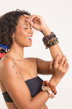 Cargar imagen en el visor de la galería, Image 05: Rio De Sol Accesorios Para El Cabello Nocciola Scrunchie

