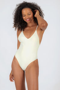 Model Front: Rio De Sol Una Pieza Off-White Hype