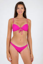 Cargar imagen en el visor de la galería, Model Front: Rio De Sol Conjunto Set Cotele-Amaranto Balconet-Pushup Lisboa
