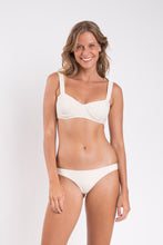 Cargar imagen en el visor de la galería, Model Front: Rio De Sol Conjunto Set Malibu-Natural Amelia Essential
