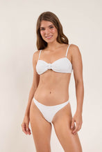 Cargar imagen en el visor de la galería, Model Front: Rio De Sol Conjunto Set Memphis-White Bandeau-Joy Mia
