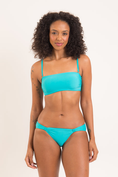 Model Front: Rio De Sol Conjunto Set Nanai Bandeau-Reto Mel-Comfy