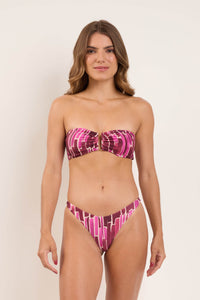 Model Front: Rio De Sol Conjunto Set Shade Sara Mia