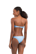 Cargar imagen en el visor de la galería, Model Back: Rio De Sol Conjunto Set Shimmer-Baltic-Sea Bandeau-Joy Essential
